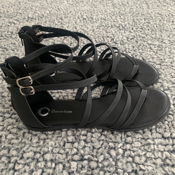 Size 9W strappy sandals - Picture 3 of 5